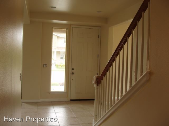 Building Photo - 5 br, 3.5 bath House - 1761 Farrier Ct.