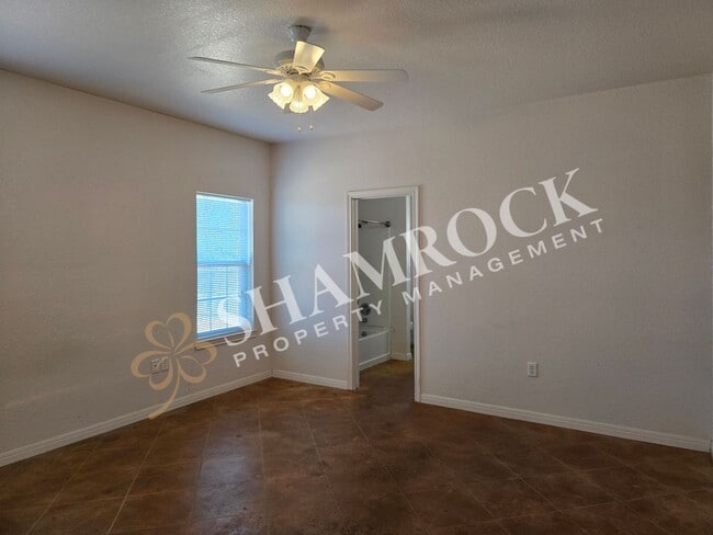 Building Photo - 3057 Clydesdale Way