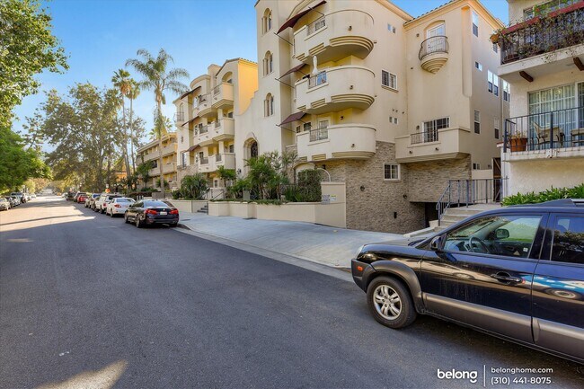 Foto del edificio - 4237 Longridge Ave