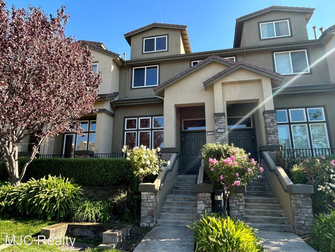 Primary Photo - 4 br, 3.5 bath House - 1266 Avenida Benito