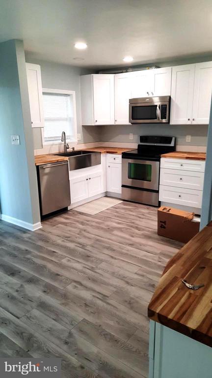 Building Photo - 618 Colonial View Rd