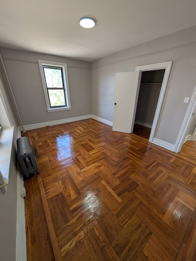 160 Ellis Ave 303 - 175 Ellis Ave