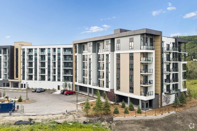 Building Photo - Stratus Apartments