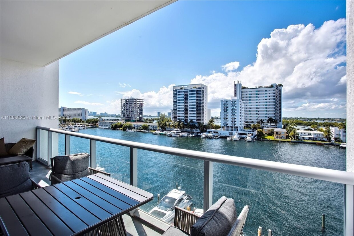 Foto principal - 7928 East Dr