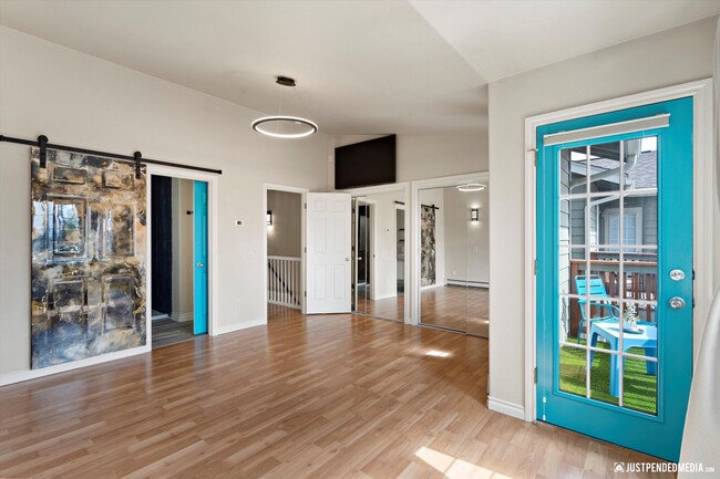 Foto del edificio - Modern & Stylish Townhome!