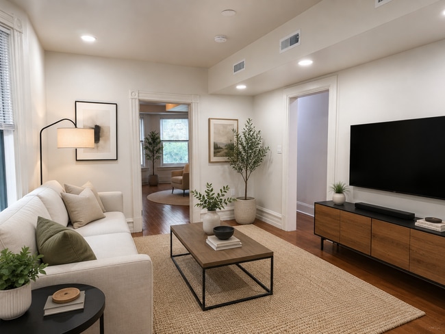 Building Photo - Newly Renovated 3 Bedroom 2 Bathroom Apartment in Prime Location - Washer/dryer in unit!
