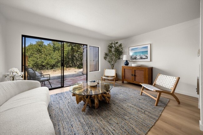 Building Photo - The Highlands 2 bdrm Condo