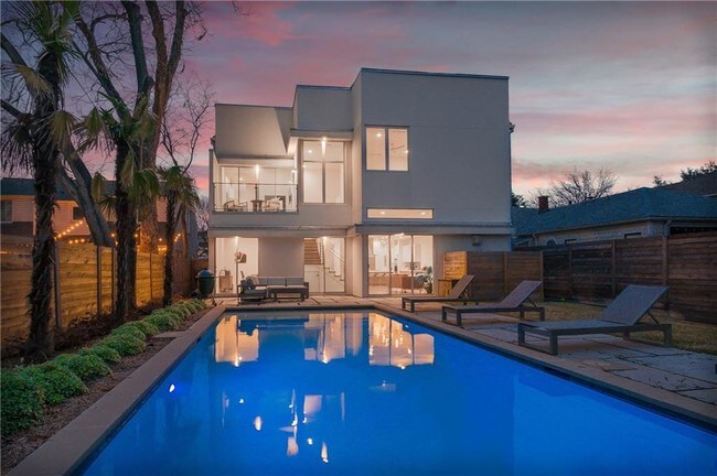 Foto del edificio - 6338 Lakeshore Dr