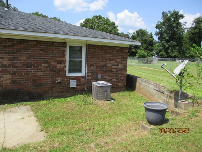Building Photo - 459A Rachel Drive