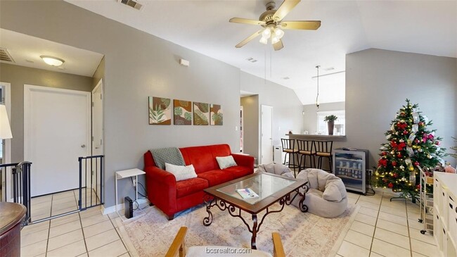 Foto del edificio - 806 Azalea Ct