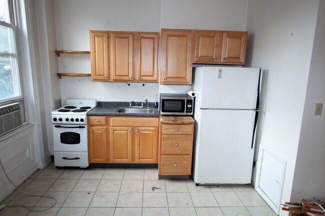 Building Photo - 1 bedroom unit located in Fairmount availa...
