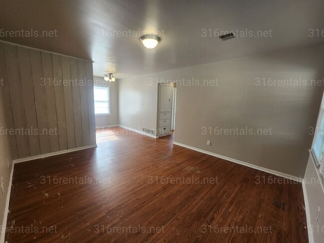 Building Photo - 1348 N Crestway Ave