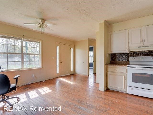 Building Photo - 1829 1/2 Wilkinson Cir