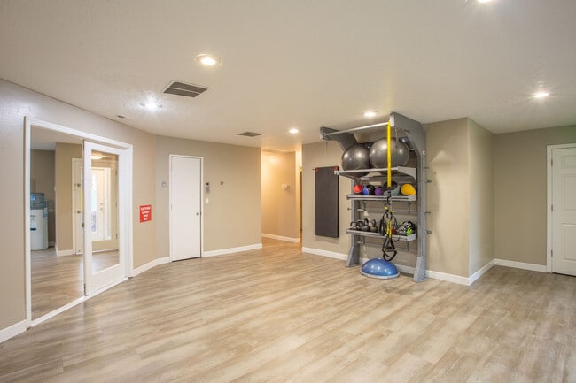Silver Oak Apartments apartments — community photo - Silver Oak Apartments