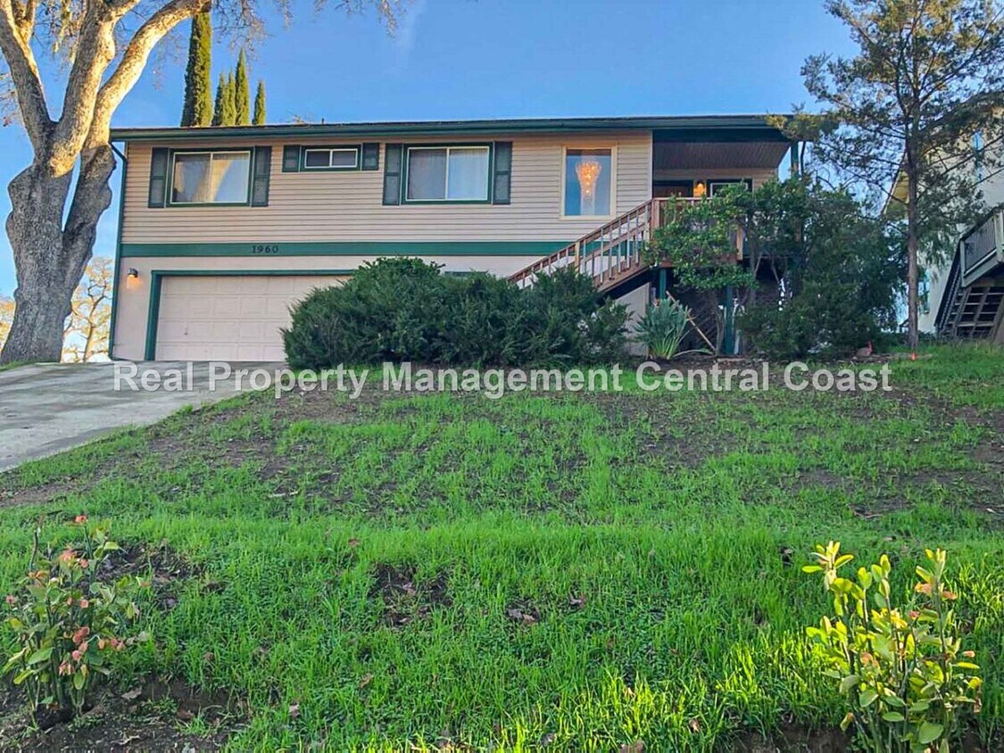 Primary Photo - AVAILABLE JUNE- Recently Updated Home on L...