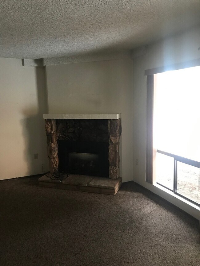 Building Photo - Spacious Condo Near Heavenly - Long Term Rental