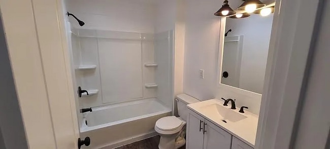 Building Photo - 640 N 8th W