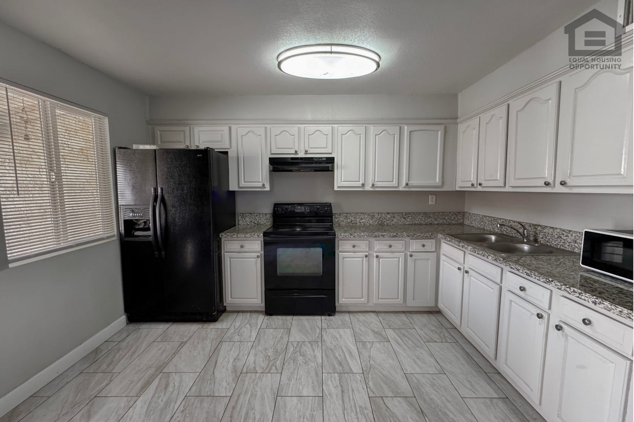 3Bed/2Bath Townhouse at 47th Ave/Maryland Ave! Ready for Immediate Move-In! – FENCED-IN YARD! - 3Bed/2Bath Townhouse at 47th Ave/Maryland Ave! Ready for Immediate Move-In! – FENCED-IN YARD!