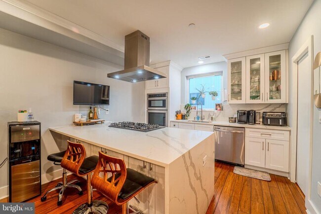 Foto del edificio - 617 McClellan St