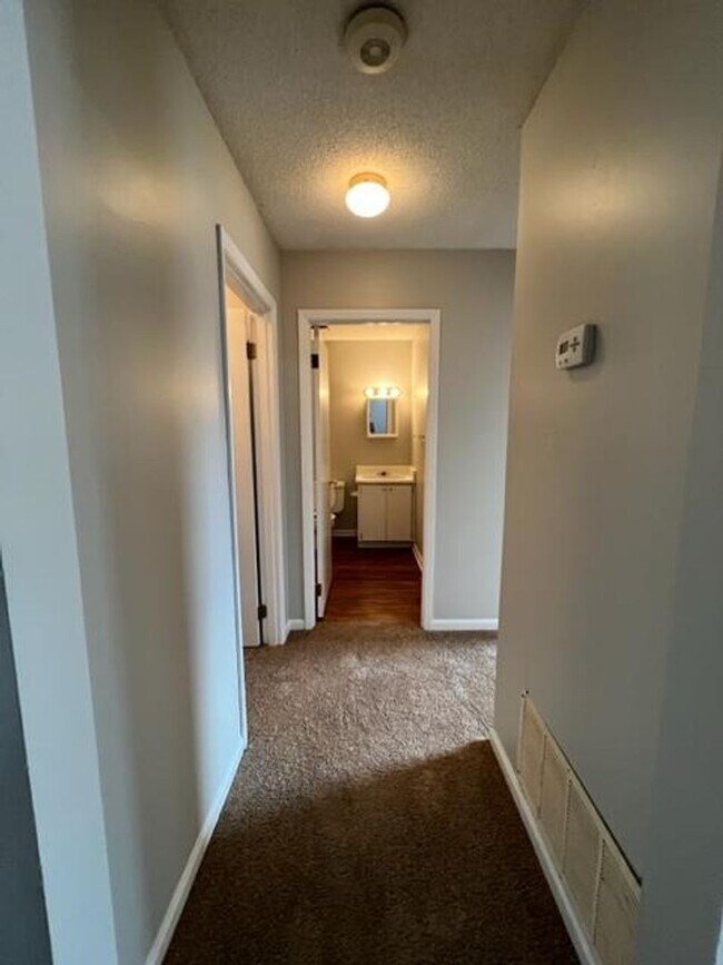 Foto del edificio - 2 Bedroom/1 Bath Apartment located in Hahi...