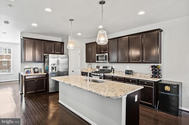 Building Photo - 7112 Yamhill Wy