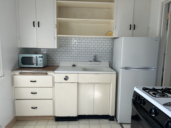 Kitchen - 885 High Street