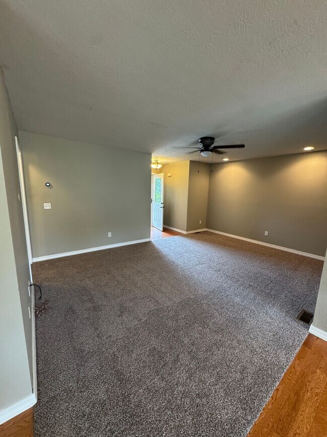 Foto del edificio - Gorgeous 3 Bedroom, 2 Bathroom Home in Nixa!