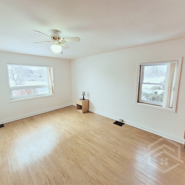 Photo du bâtiment - 2-Bedroom Country Home near Burgessville and Norwich!!