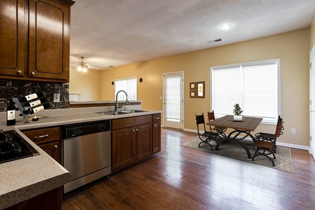 Building Photo - 4092 Gracewood Park Dr