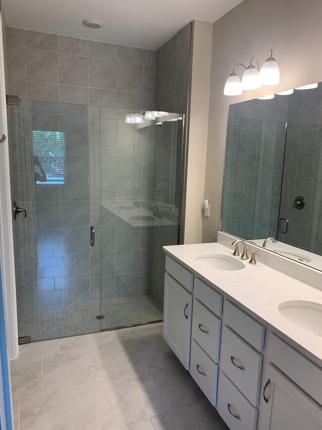 Building Photo - 1033 Tranquil Brk Dr