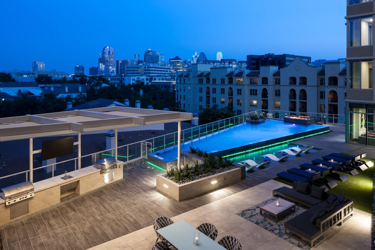 Primary Photo - The world is yours in this Dallas Studio!