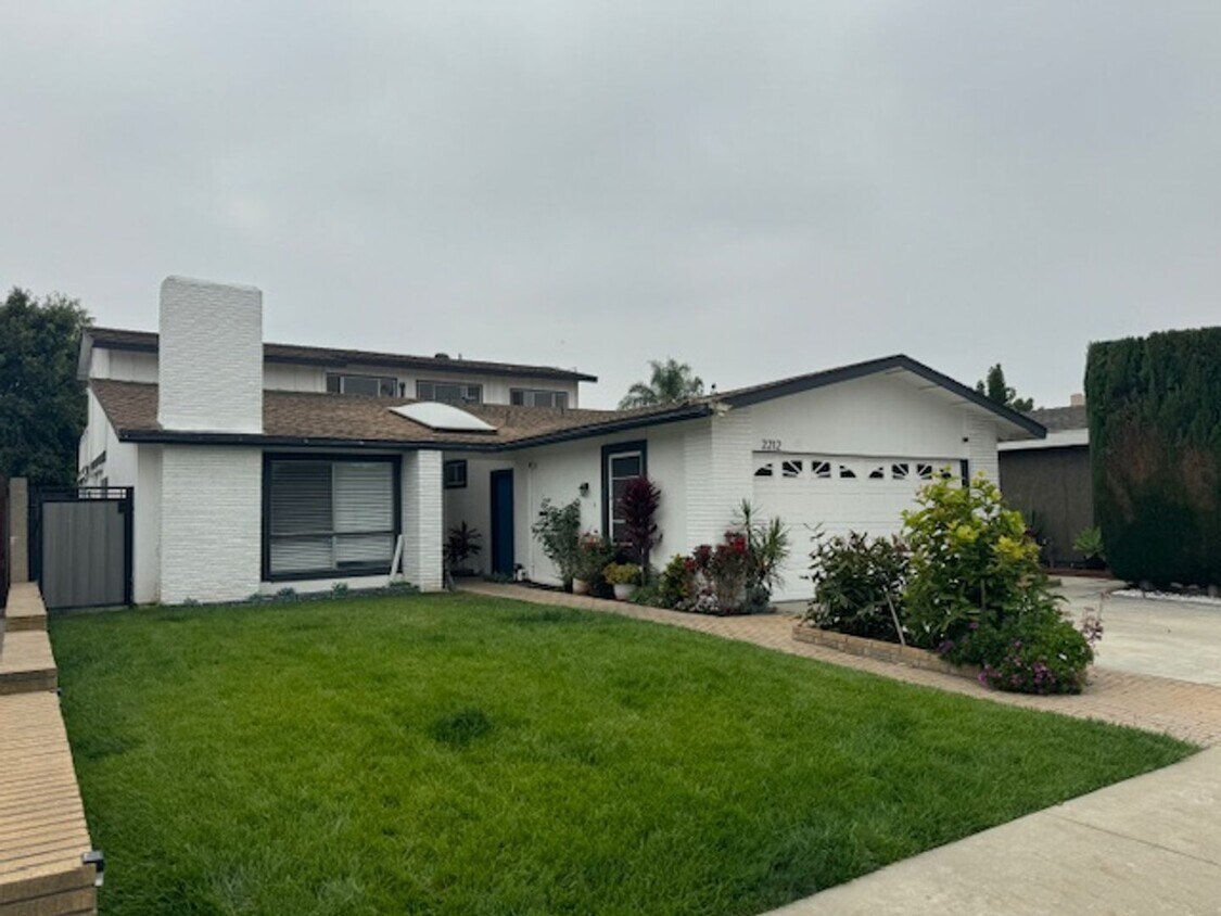 Primary Photo - Modern 4 Bedroom 3 Bath Pool Home with A/C...