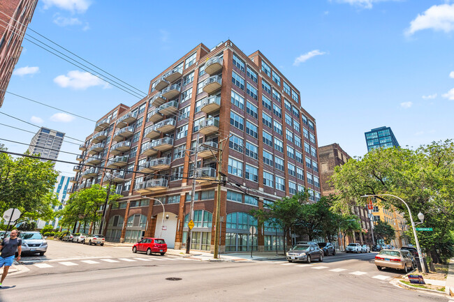 Building Photo - 933 W Van Buren St
