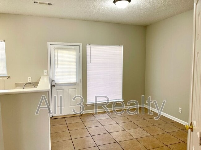 Foto del edificio - 6688 Sunset Hills Blvd