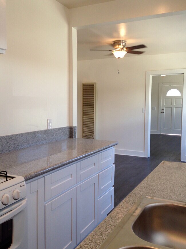 Building Photo - 1113 E Orange Grove Blvd