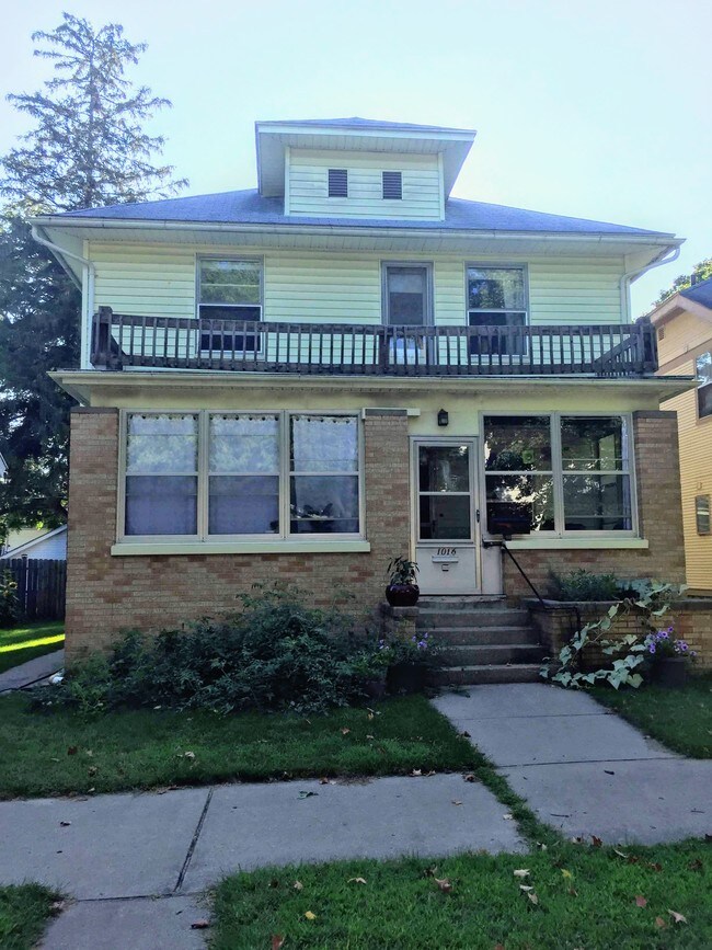 Building Photo - 1016 Fremont Ave NW