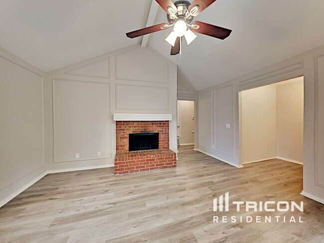 Foto del edificio - 335 Pin Oak Ln