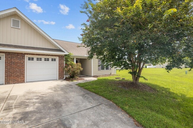 Building Photo - 209 Hawks Bluff Dr