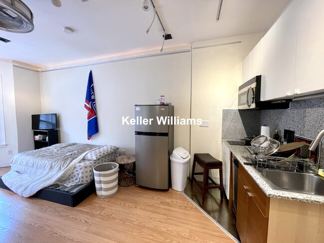 Building Photo - 55 Saint Stephen St
