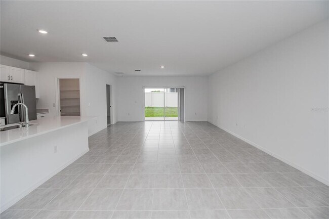 Foto del edificio - 2068 Babbling Brk Blvd
