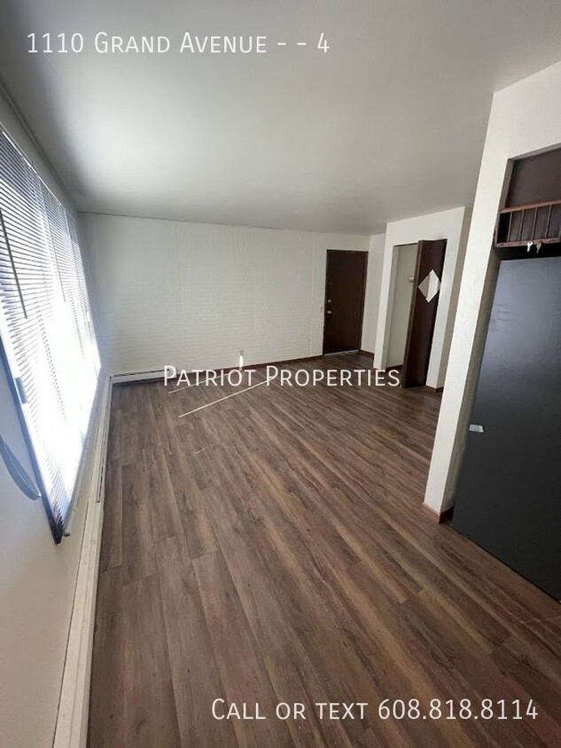 Primary Photo - 2 bed/1 bath apartment in Prairie Du Sac, WI!