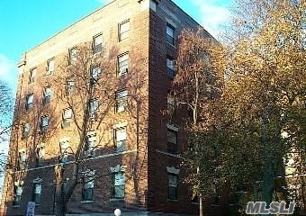 Primary Photo - 1 Club Dr