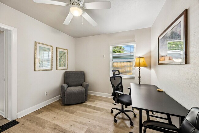 Foto del edificio - 3233 Dellwood Ave