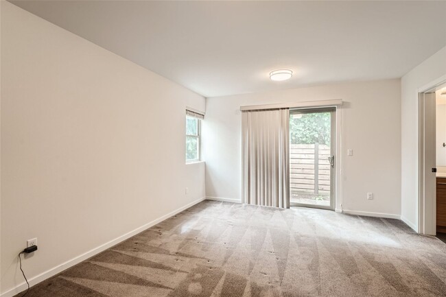 Building Photo - Modern West Seattle Townhome with Rooftop ...