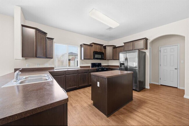 Foto del edificio - 601 Silver Wing Dr