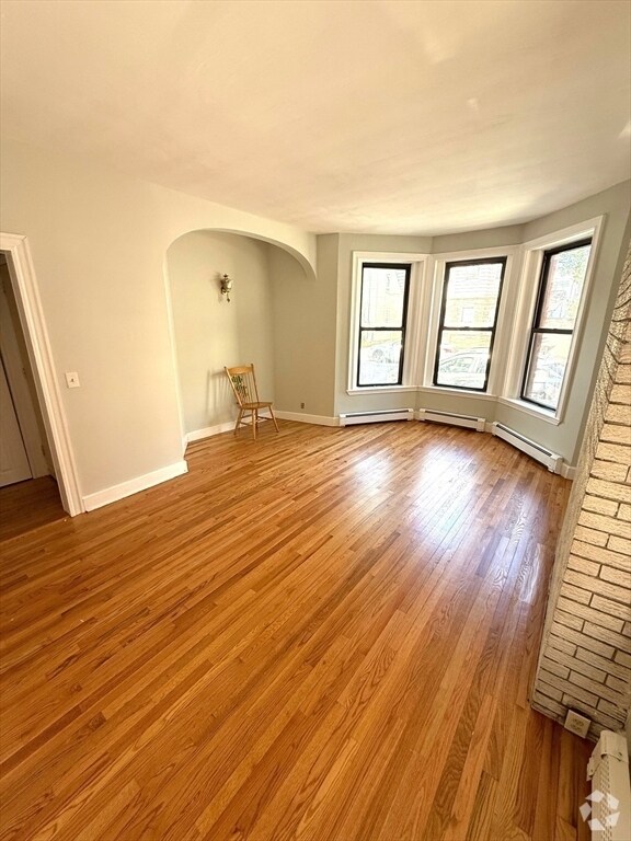 Building Photo - 553 E 6th St