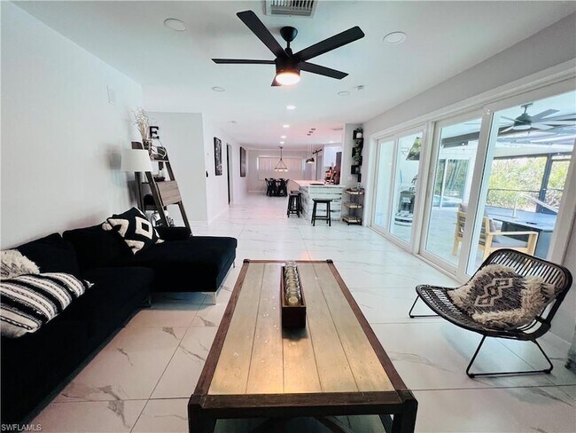 Foto del edificio - 4439 Parrot Ave