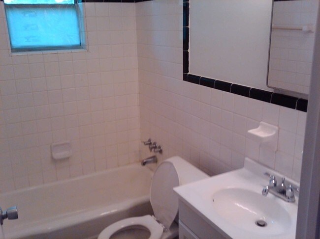 Interior Photo - 1513 Ball St