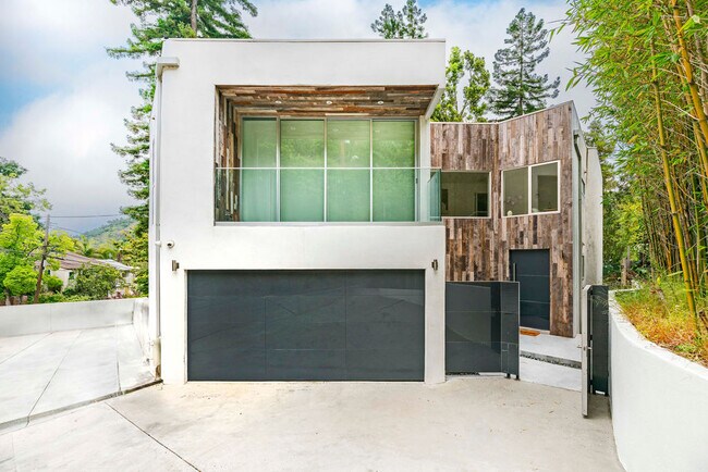 Building Photo - 8790 Lookout Mountain Ave