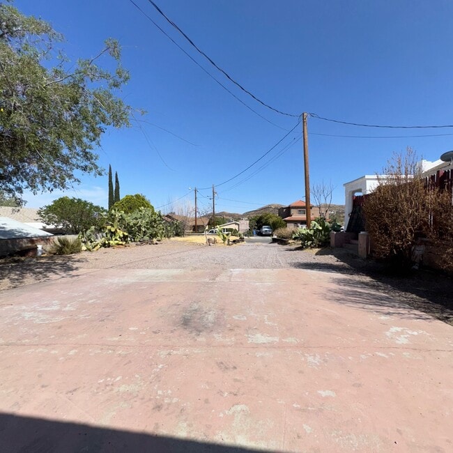 Foto del edificio - 621 N Sierra Ave